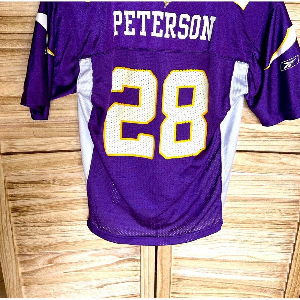 Minnesota Vikings jersey. Adrian Peterson Childs large. Fits like adult xs